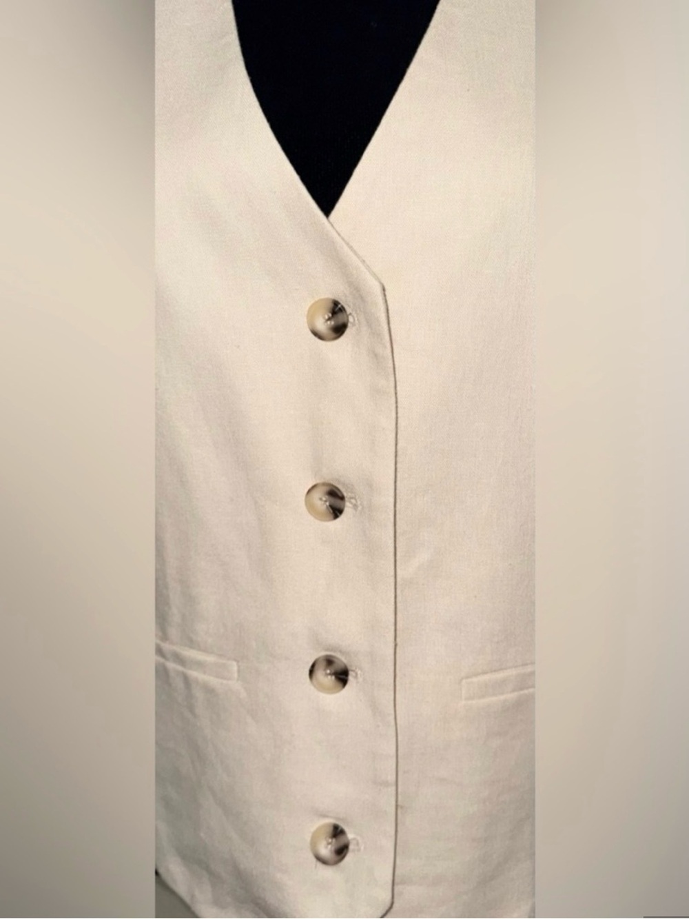 Rachel Zoe Cream Sleeveless V-Neck Linen Blend Vest - Picture 3 of 5